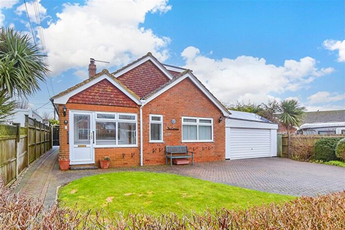 3 Bedroom Chalet For Sale In Priory Close, New Romney, Kent, TN28