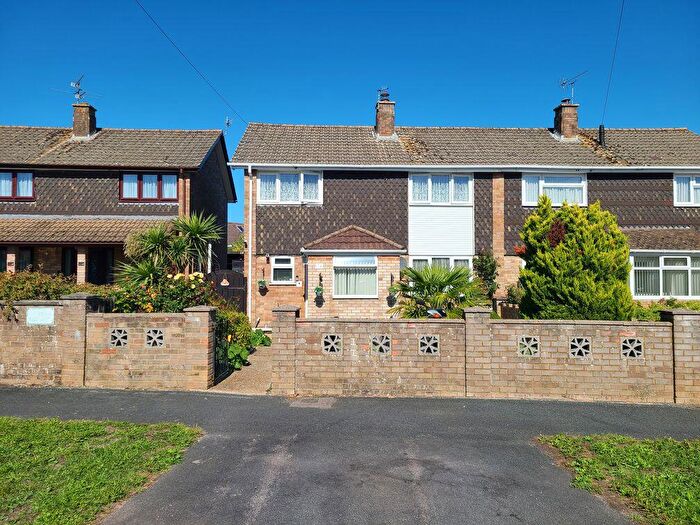 3 Bedroom Semi-Detached House For Sale In Hounsdown Close, Totton, SO40