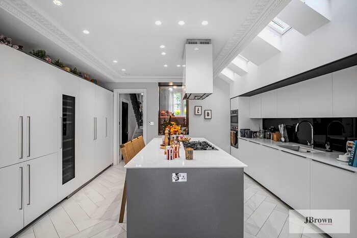 4 Bedroom Town House To Rent In Harlescott Road, London, SE15