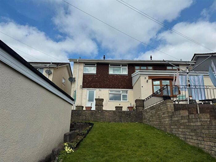 3 Bedroom Semi Detached House For Sale In Homeleigh, Newbridge, NP11