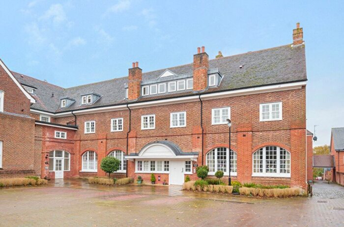2 Bedroom Flat To Rent In Abbess Way, Waterlooville, Hampshire, PO7