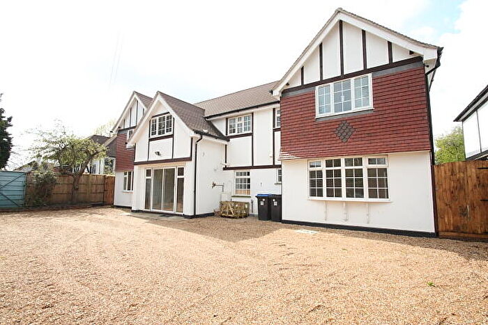 2 Bedroom Flat To Rent In Wych Hill Lane, Woking, GU22