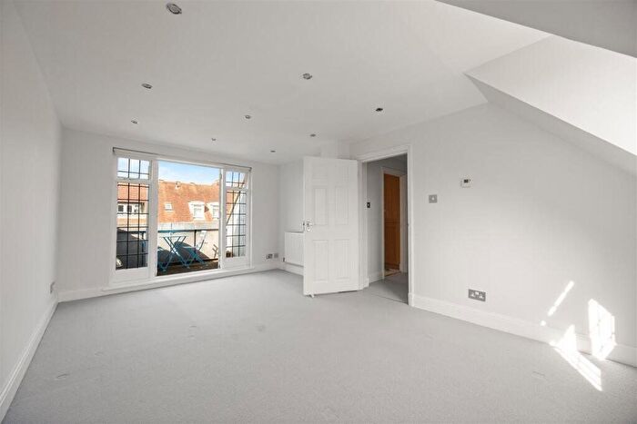 2 Bedroom Flat To Rent In Tudor Close, South Hampstead, NW3