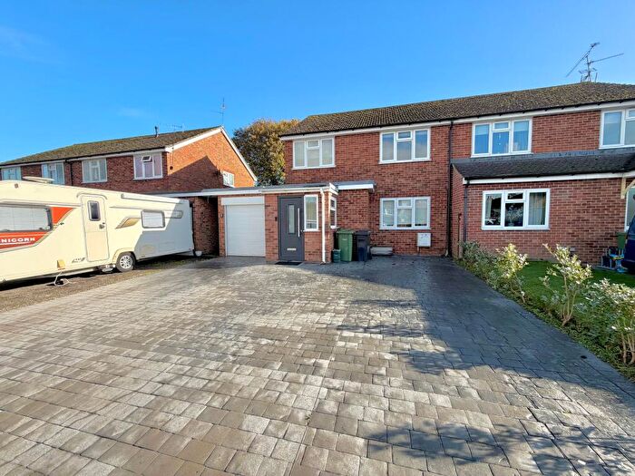 4 Bedroom Semi Detached House To Rent In Ashlee Walk, Woodcote, Reading, RG8