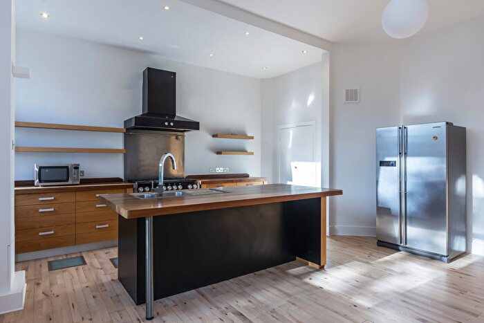 3 Bedroom Flat To Rent In Redington Road, London, NW3