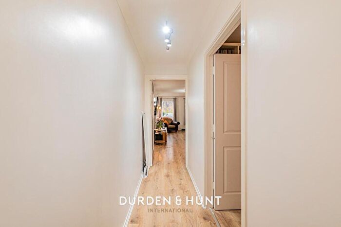 1 Bedroom Apartment For Sale In Ireton Street, Bow, E3