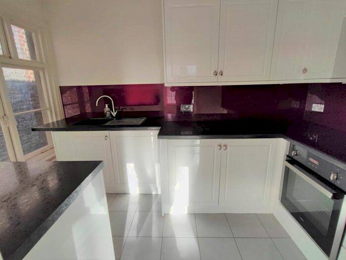 1 Bedroom Flat To Rent In London Road, Southborough, Tunbridge Wells, TN4