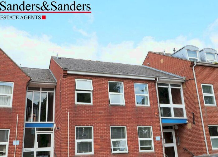 2 Bedroom Apartment For Sale In Stratford Road, Alcester, B49