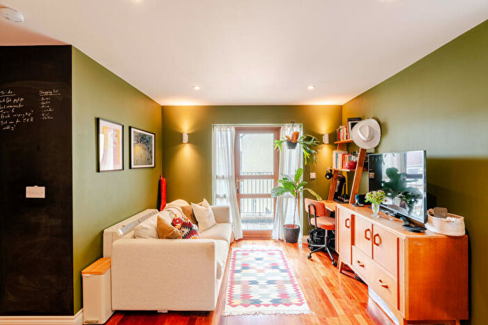 1 Bedroom Flat For Sale In Kings Court, Merrywood Road, Southville, Bristol, BS3