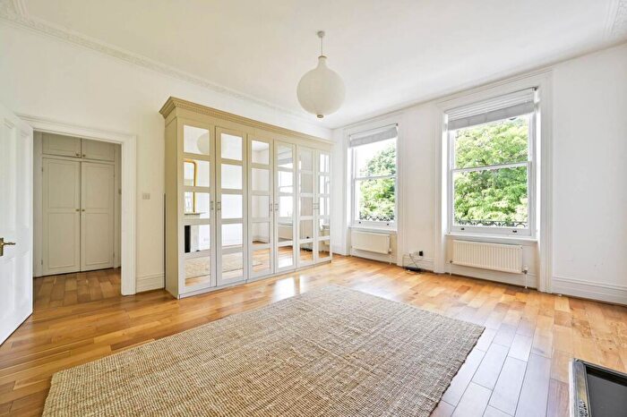 2 Bedroom Flat To Rent In Redcliffe Square, Chelsea, London, SW10