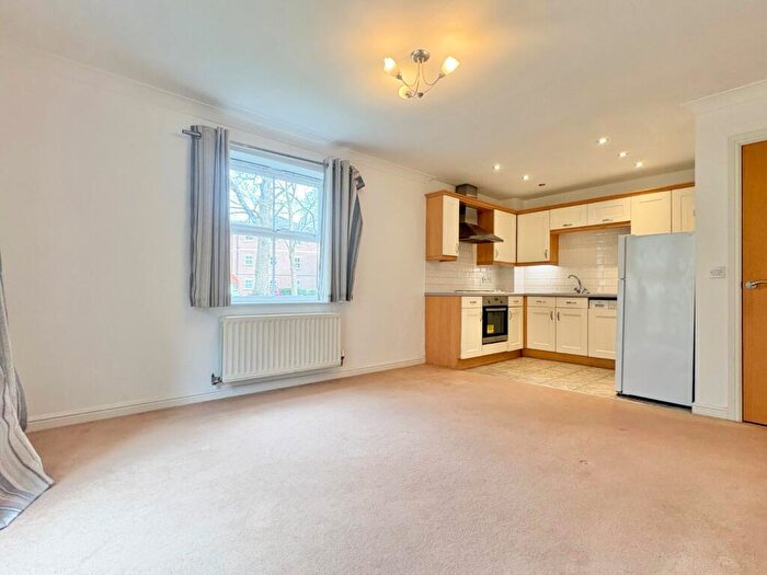 2 Bedroom Flat To Rent In Lawson Wood Drive, Meanwood, Leeds, LS6