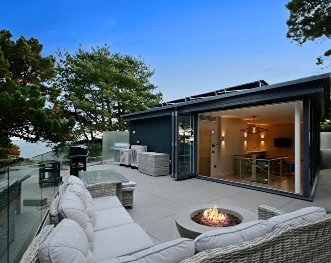 3 Bedroom Flat For Sale In Banks Road, Sandbanks, BH13