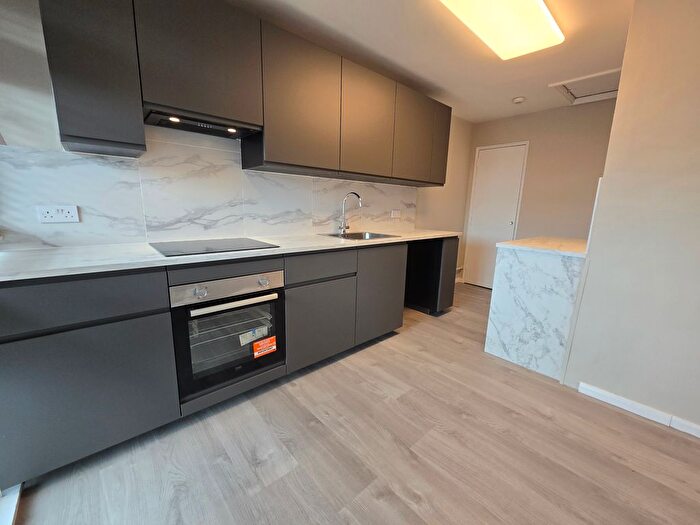 3 Bedroom Flat To Rent In Dighton Court, John Ruskin Street, London, SE5