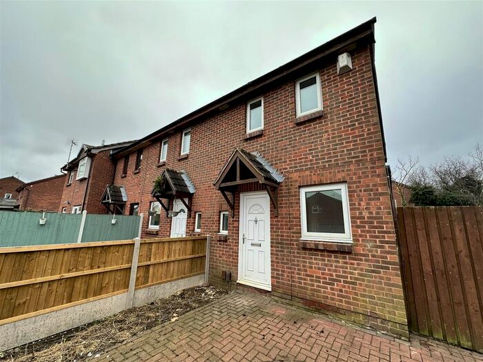 2 Bedroom End Of Terrace House To Rent In Manor Drive, Leicester, LE4