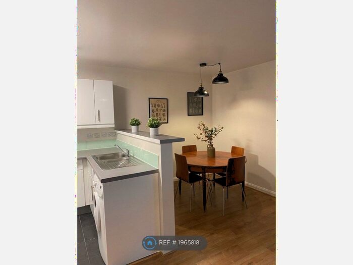 2 Bedroom Flat To Rent In Holst House, London, W12