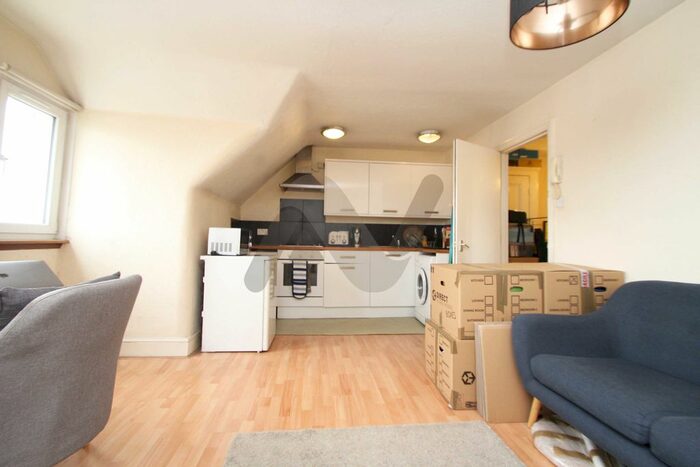 1 Bedroom Flat To Rent In Woodlands Park Road, London, N15