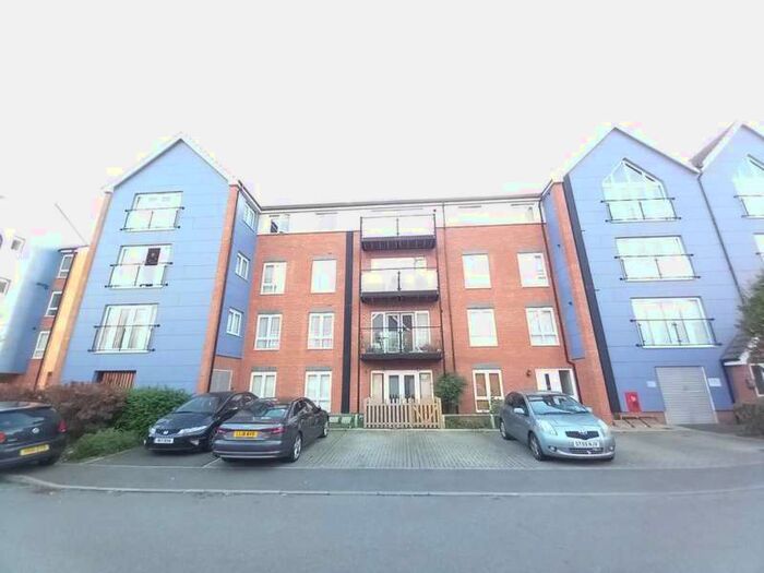 2 Bedroom Apartment To Rent In Slough, Berkshire, SL3