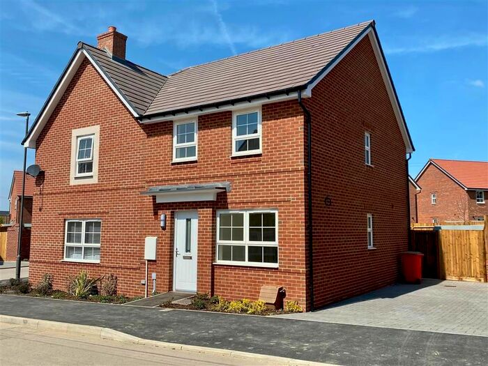 3 Bedroom Property To Rent In Nutmeg Close, Broughton, Aylesbury, HP22