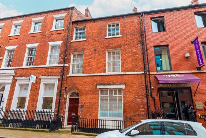 2 Bedroom Flat To Rent In York Place, Leeds, West Yorkshire, LS1