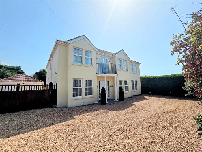 5 Bedroom Detached House For Sale In Hunts Pond Road, Titchfield Common, PO14