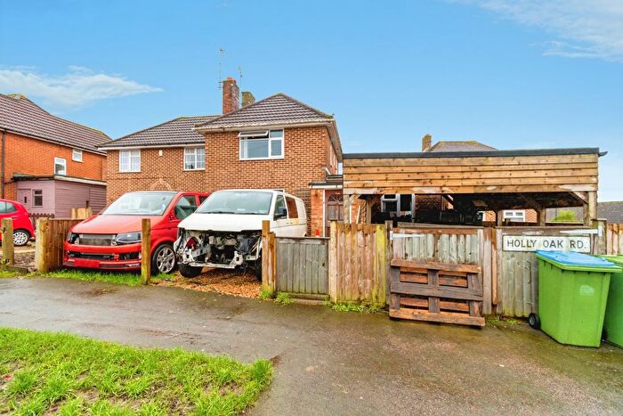 2 Bedroom Semi Detached House For Sale In Hollyoak Road, Southampton, Hampshire, SO16