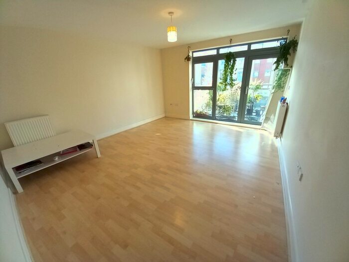 2 Bedroom Flat To Rent In Hart Street, Maidstone, ME16