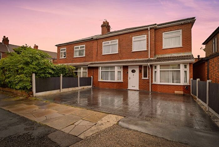 5 Bedroom Semi Detached House For Sale In Nield Road, Denton, Manchester, Greater Manchester, M34