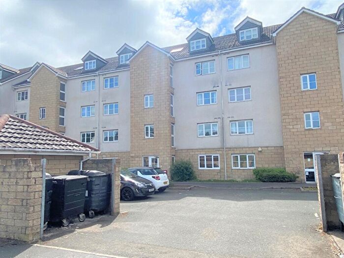 2 Bedroom Flat To Rent In Queens Crescent, Livingston, West Lothian, EH54