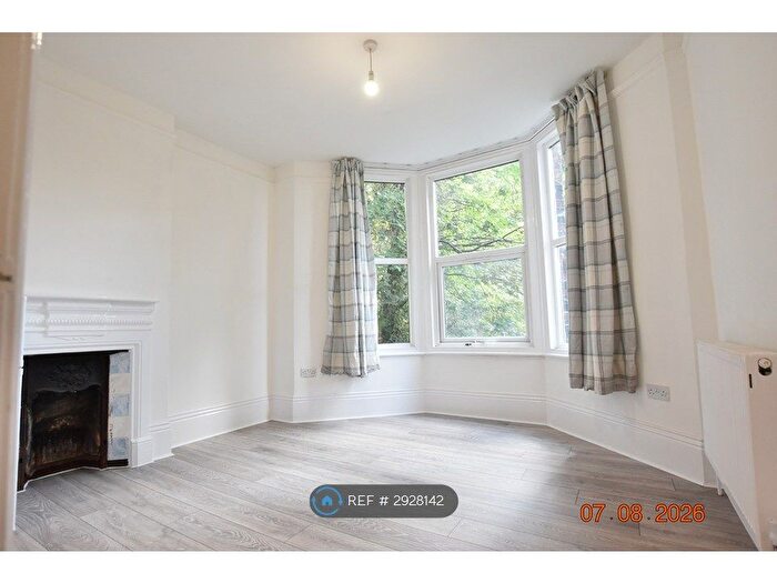 1 Bedroom Flat To Rent In Hart Hill Drive, Luton, LU2
