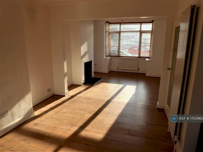 3 Bedroom Semi-Detached House To Rent In Erroll Road, Hove, BN3