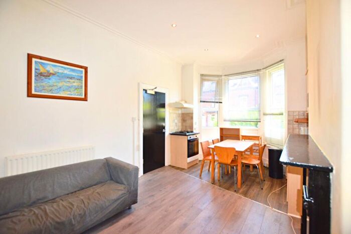 1 Bedroom Flat To Rent In Inglewood Terrace, Leeds, LS6