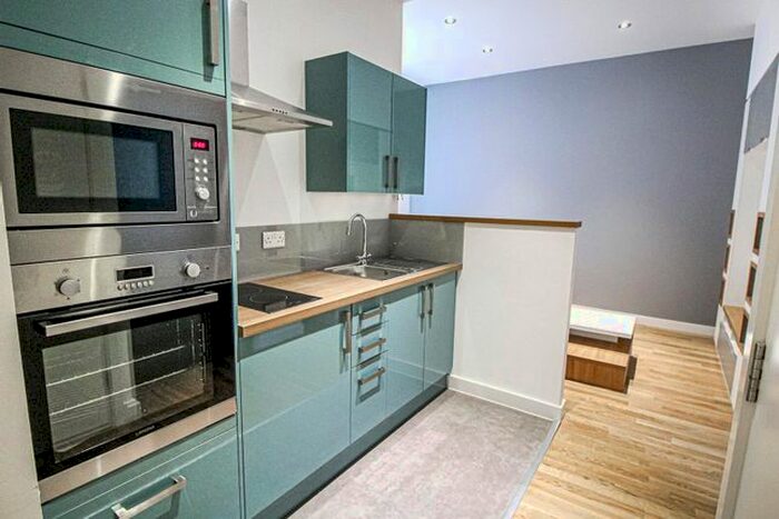 Studio To Rent In Wade Lane, Leeds, LS2