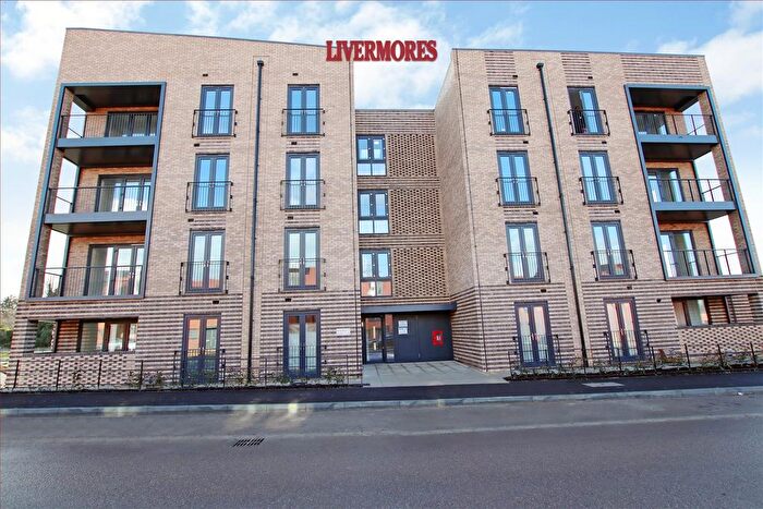 2 Bedroom Flat To Rent In Scotney Drive, Knights Reach, Dartford, DA9