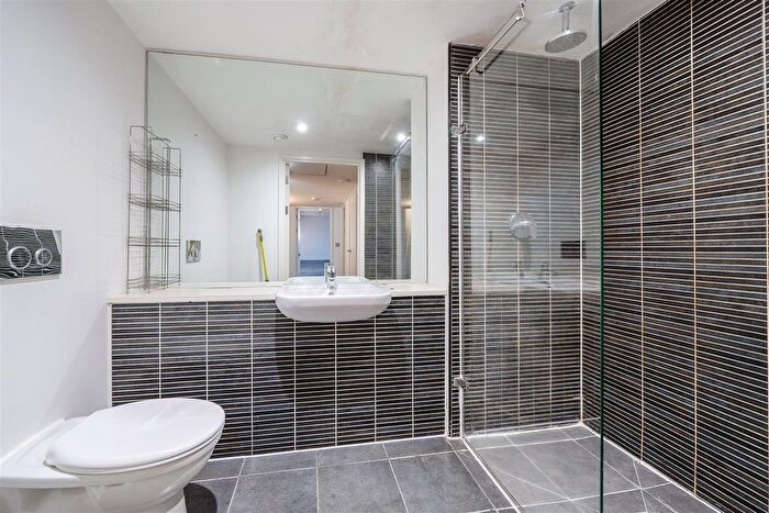 2 Bedroom Flat To Rent In Beeston Road, Beeston, Leeds, LS11