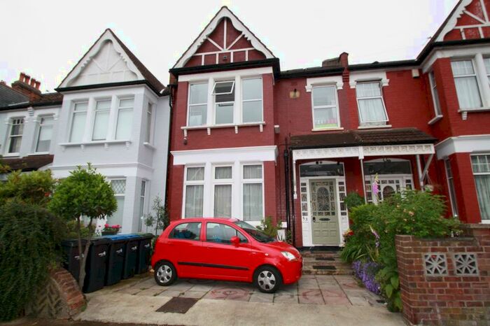 Studio To Rent In Park Avenue, Palmers Green, London, N13