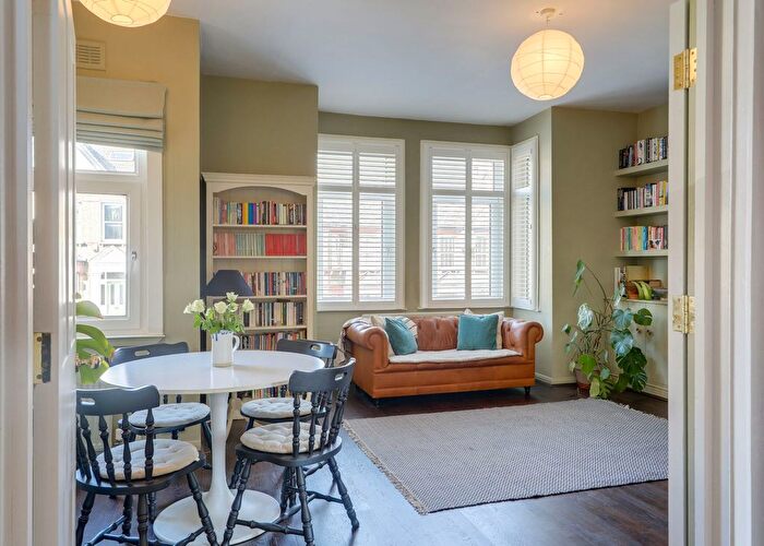 3 Bedroom Flat For Sale In Devonshire Road, London, SE23