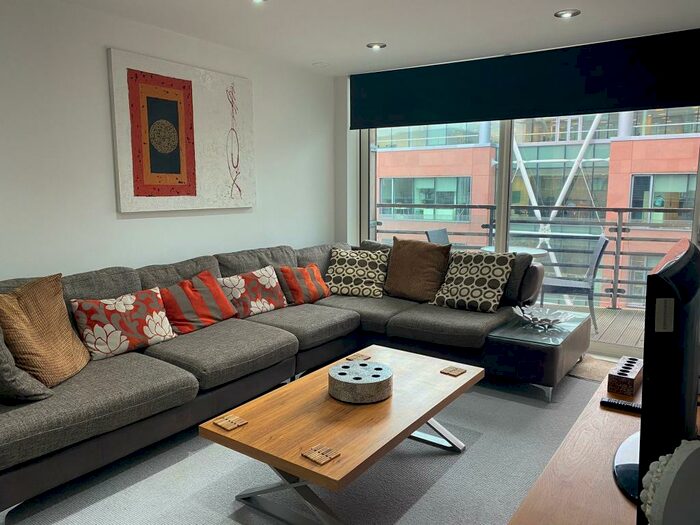 3 Bedroom Apartment To Rent In St Pauls Square, L3