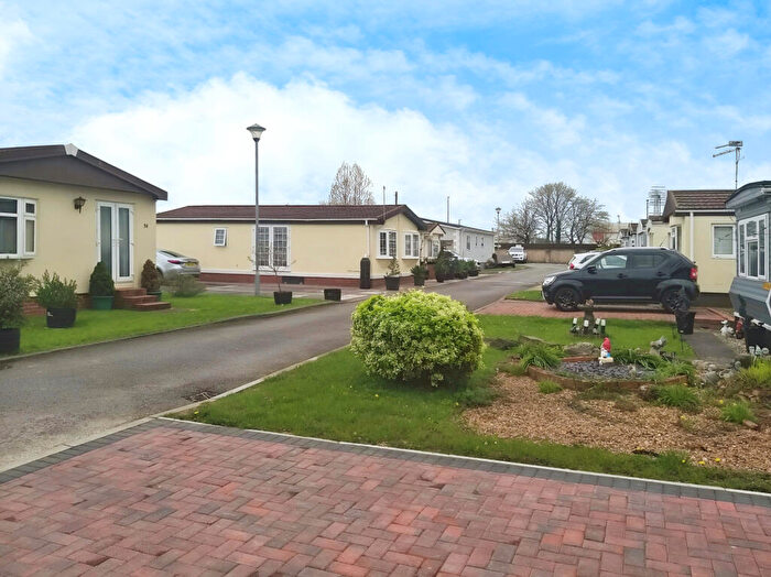 2 Bedroom Park Home For Sale In Doncaster, South Yorkshire, DN6
