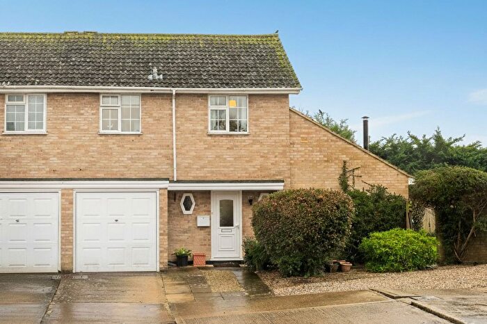 3 Bedroom Semi Detached House For Sale In Willow Way, Begbroke, OX5