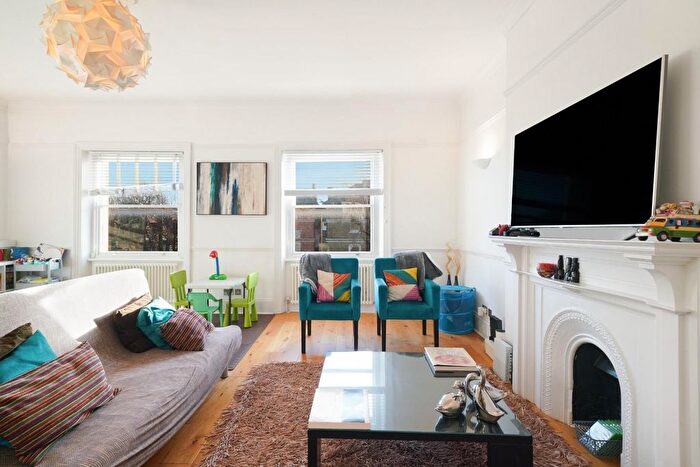 4 Bedroom Flat To Rent In Lancaster Drive, Belsize Park, NW3