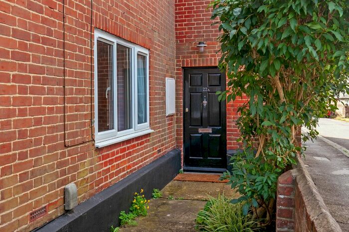 1 Bedroom Flat To Rent In Clifton Road, Winchester, SO22