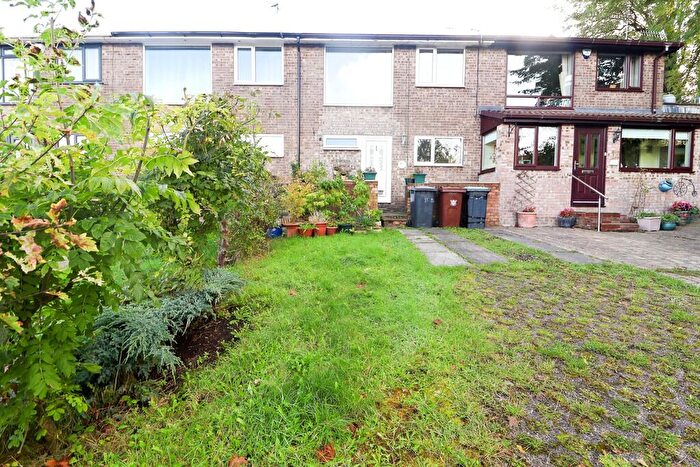 3 Bedroom Terraced House For Sale In Turnlee Drive, Glossop, SK13
