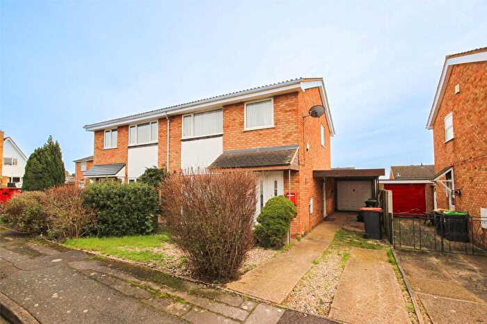 3 Bedroom Semi Detached House For Sale In Lely Close, Bedford, Bedfordshire, MK41