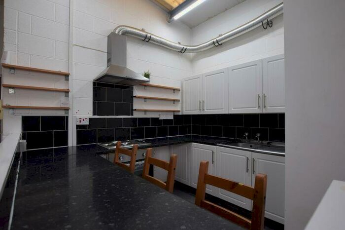 3 Bedroom Apartment To Rent In B, Stoke View Road, BS16