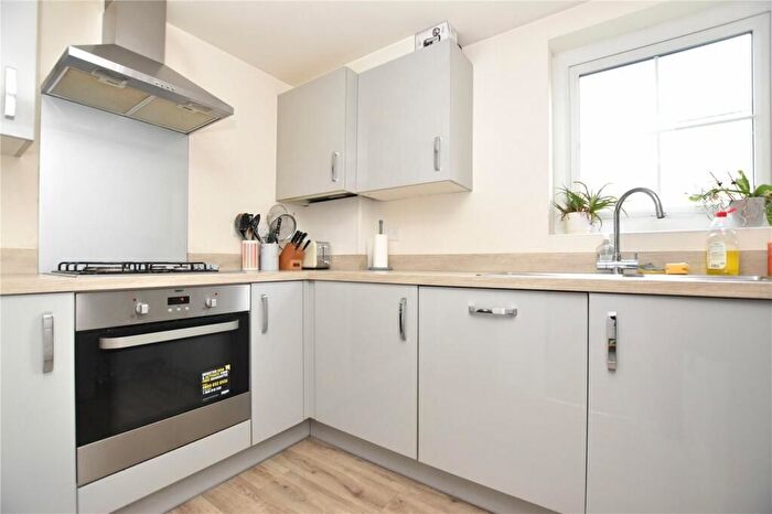 2 Bedroom Flat To Rent In Ingrave Street, London, SW11