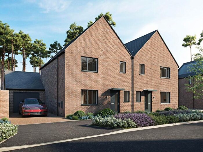 3 Bedroom Semi Detached House For Sale In Bream Way, Wokingham, RG45