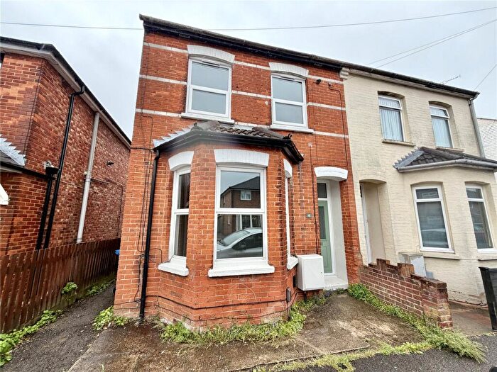 3 Bedroom Semi Detached House For Sale In Institute Road, Aldershot, Hampshire, GU12