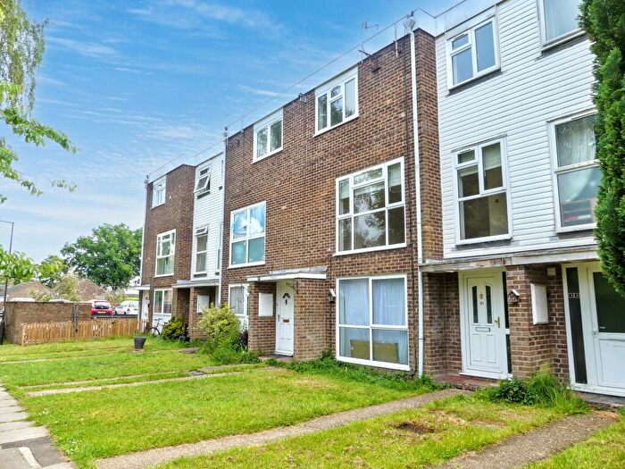 2 Bedroom Maisonette To Rent In Hyde Heath Court, Crawley, RH10