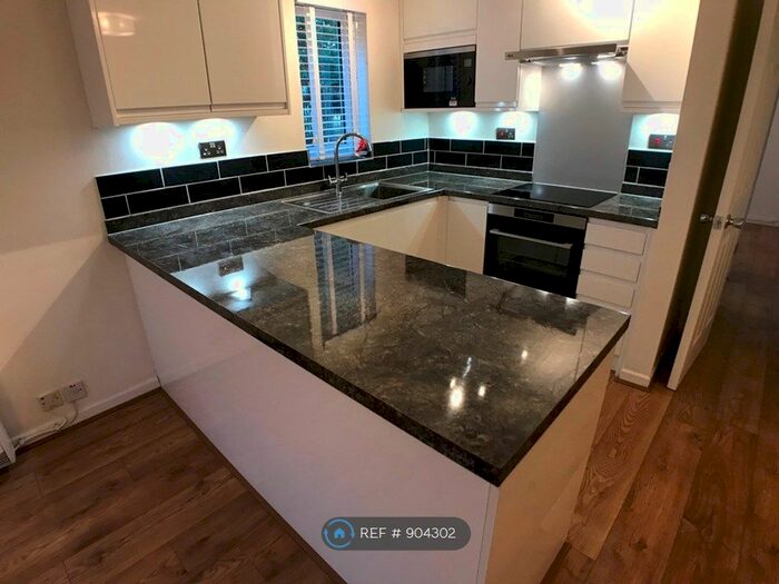 1 Bedroom Maisonette To Rent In Mead Avenue, Langley, Nr Slough SL3