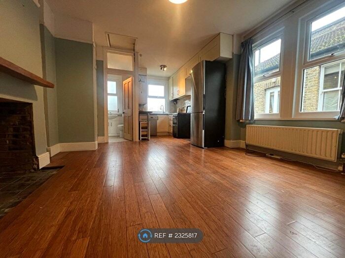 3 Bedroom Maisonette To Rent In Clarendon Road, London, SW19
